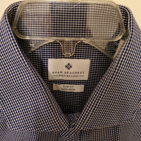 Ryan Seacrest Distinction Button down galore - Picture 3 of 3